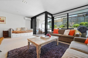 Central Style - The Mount - with Pool, Spa & Gym